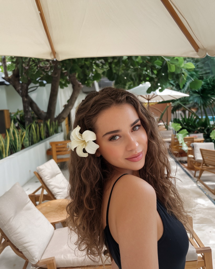 Tied Up & Sun-Kissed: The Ultimate Guide to Vacation Hairstyles for Summer 2025