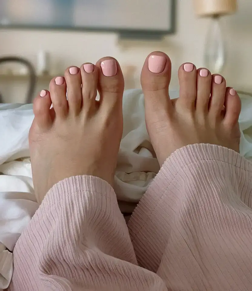 june toe nails ideas 2025 Cozy Blush Comfort