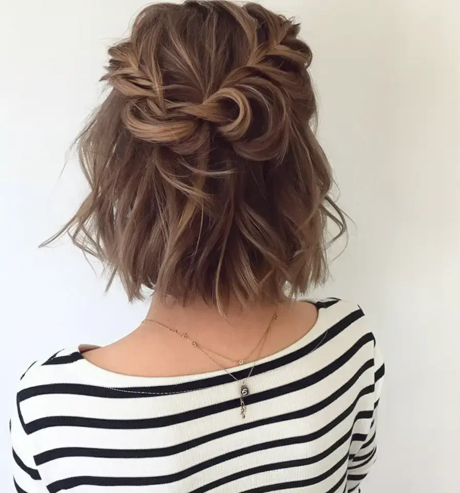 summer hairstyles for short hair 2025+Fishtail Twist Half-Up Bob