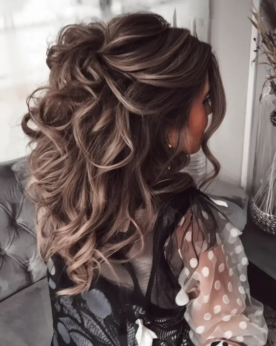 summer wedding hairstyles ideas 2025 Voluminous Half-Up with Tousled Drama
