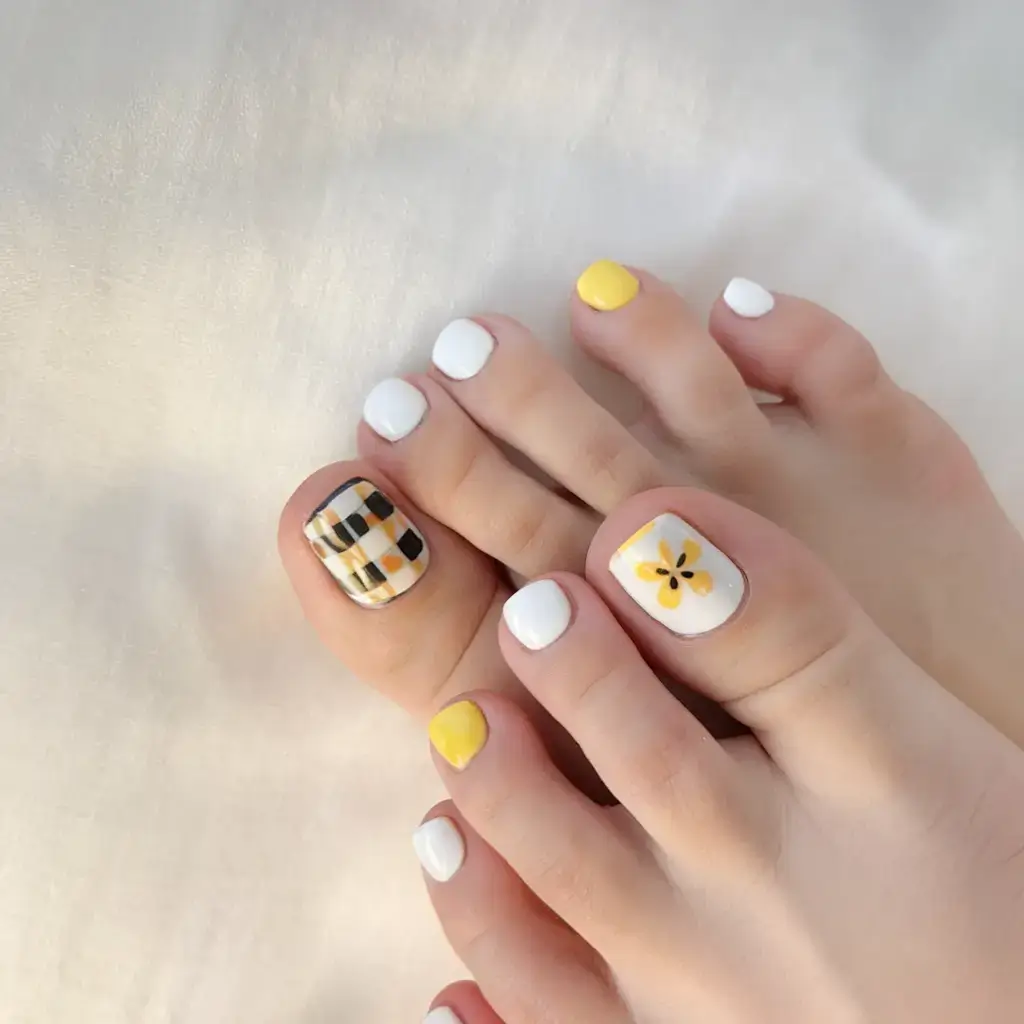 toe nail designs for summer 2025 Checkered Daisies & Lemonade Tips