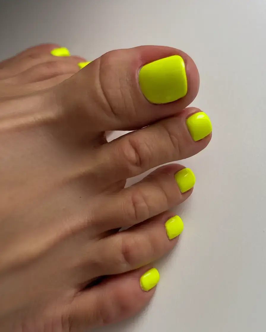 cute july toe nails for summer 2025 Neon Lemon: Highlighter Bright & Totally Viral