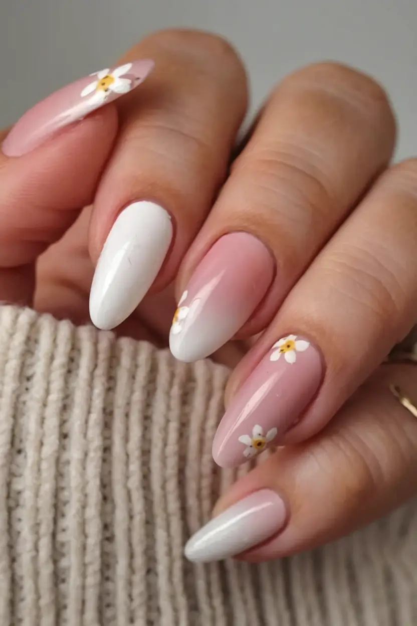 cute summer nail inspo for 2025 Minimal Daisy Gradient