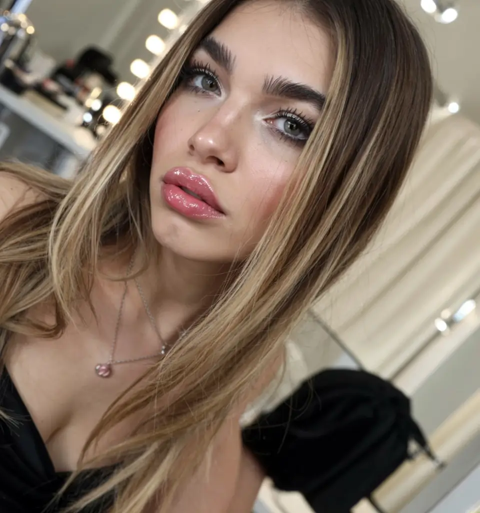 fall latina hair color ideas 2025 Beige Balayage on Sleek Straight Hair