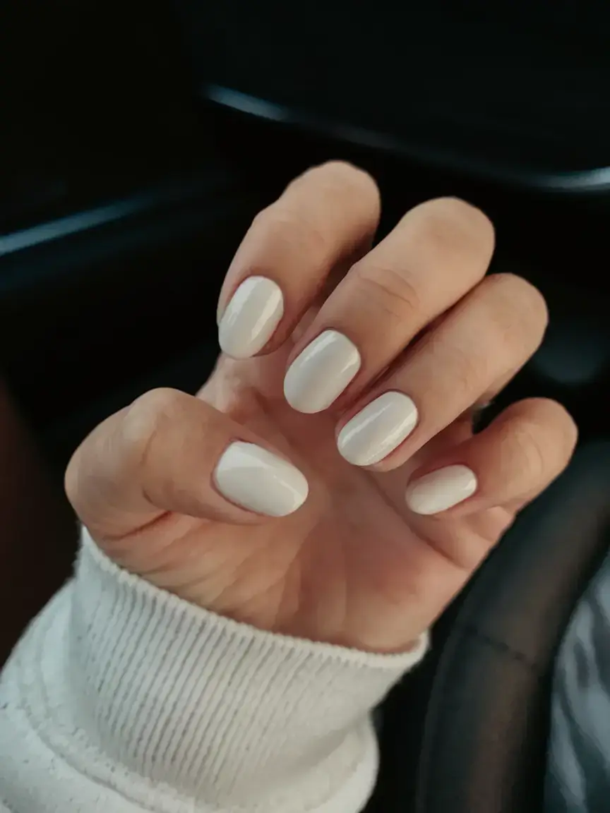 fresh white nail looks for summer 2025 Short Vanilla Cream Simplicity