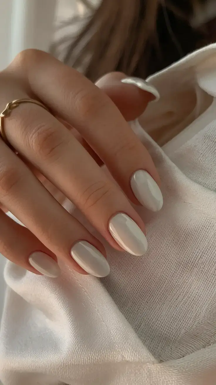 fresh white nail looks for summer 2025 Warm Vanilla Ovals