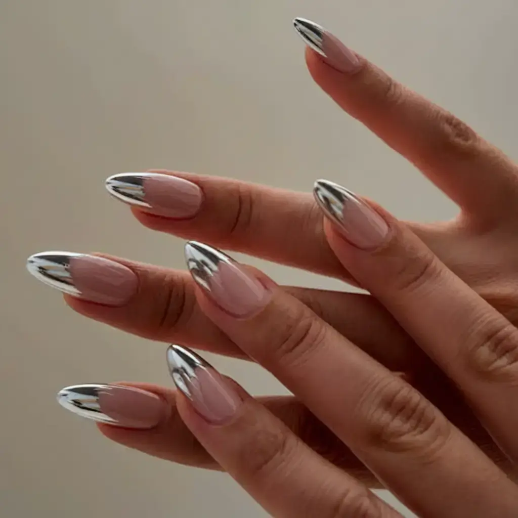 july 2025 nails you’ll want to copy Chrome French Revolution