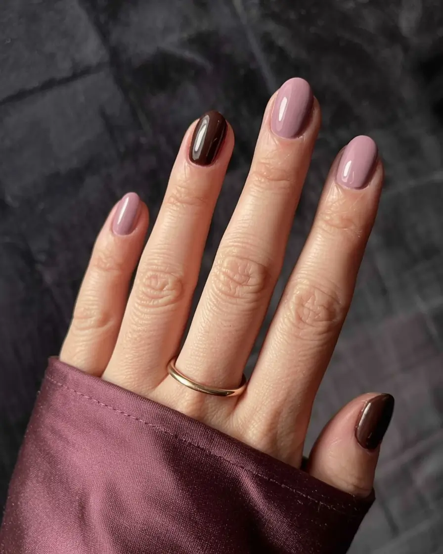 early fall nail colors ideas 2025 Dual-Tone Contrast