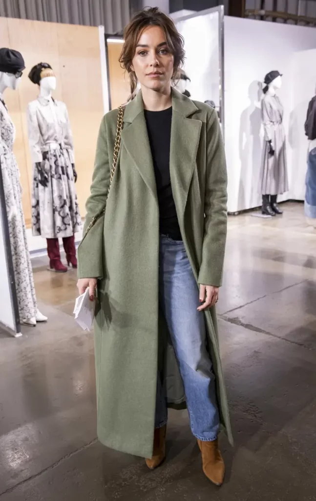 30 Stylish Fall Outfits with Jeans 2025 You’ll Want to Copy This Season