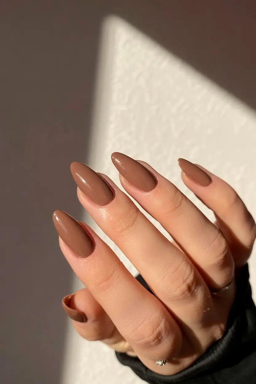 brown fall nails 2025 Sunlit Caramel Fade