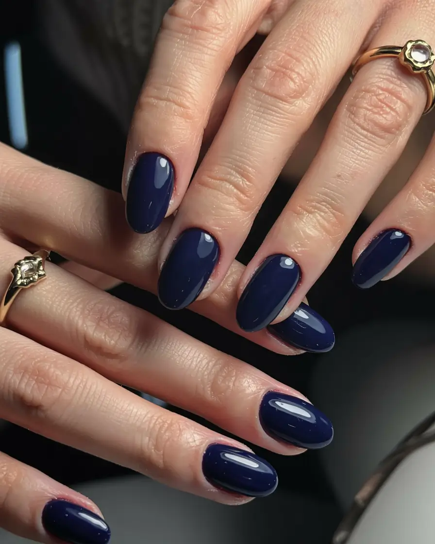 dark fall nails 2025 Midnight Navy