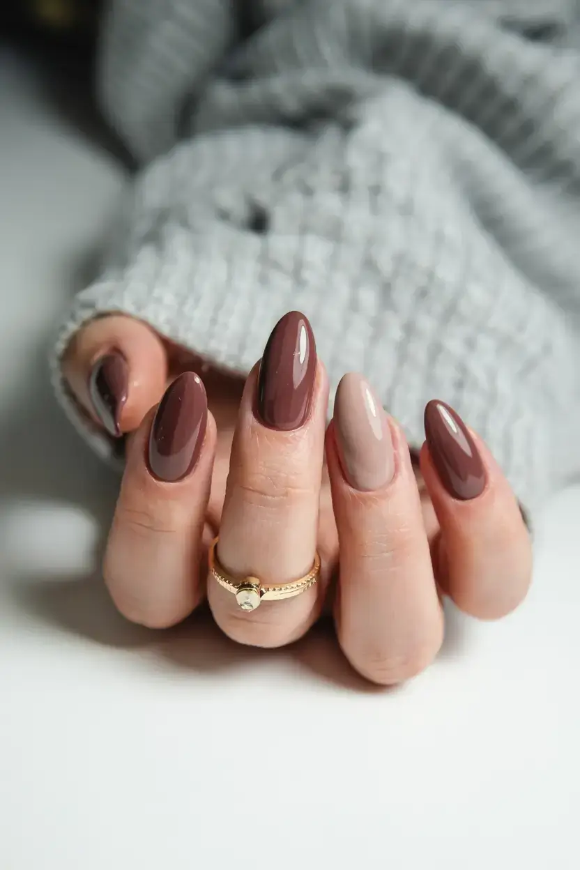 fall color nails: trendy shades 2025 Chestnut & Mocha Mix