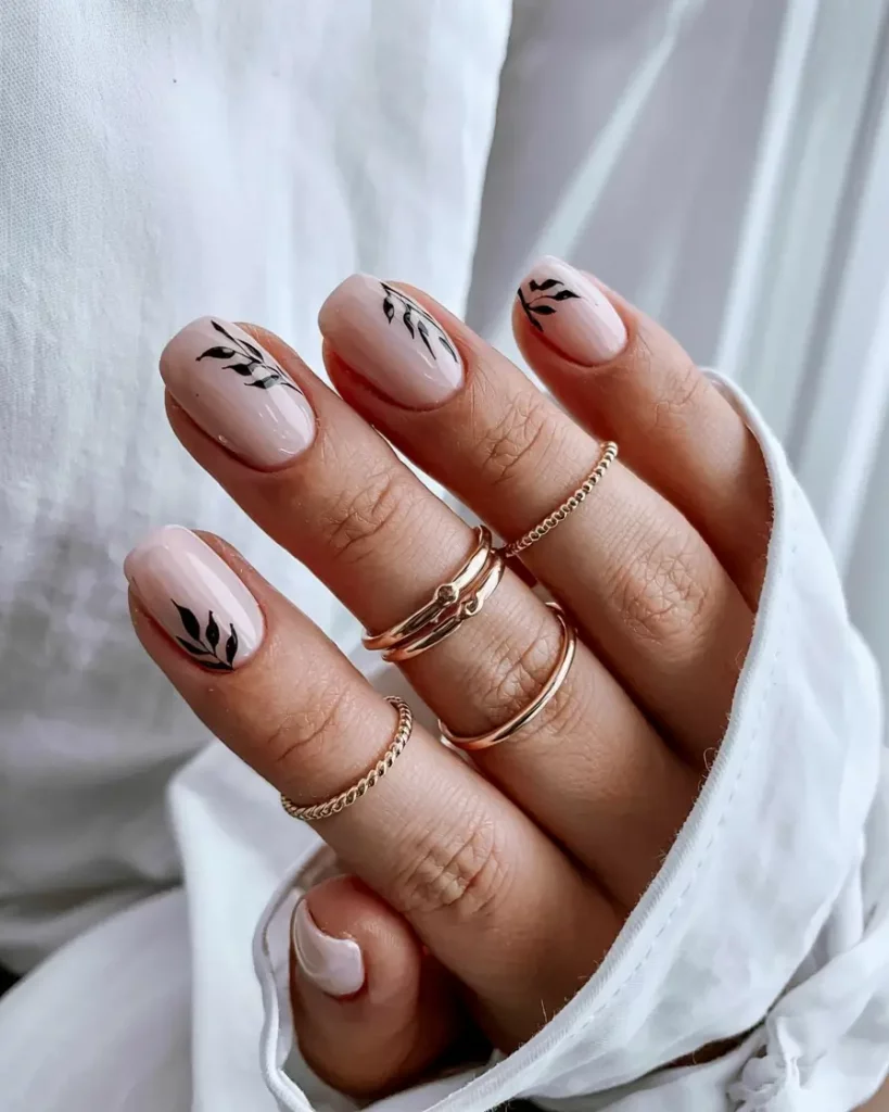 Minimalist Fall Nails 2025: Elegant Trends and Stylish Autumn Manicure Ideas