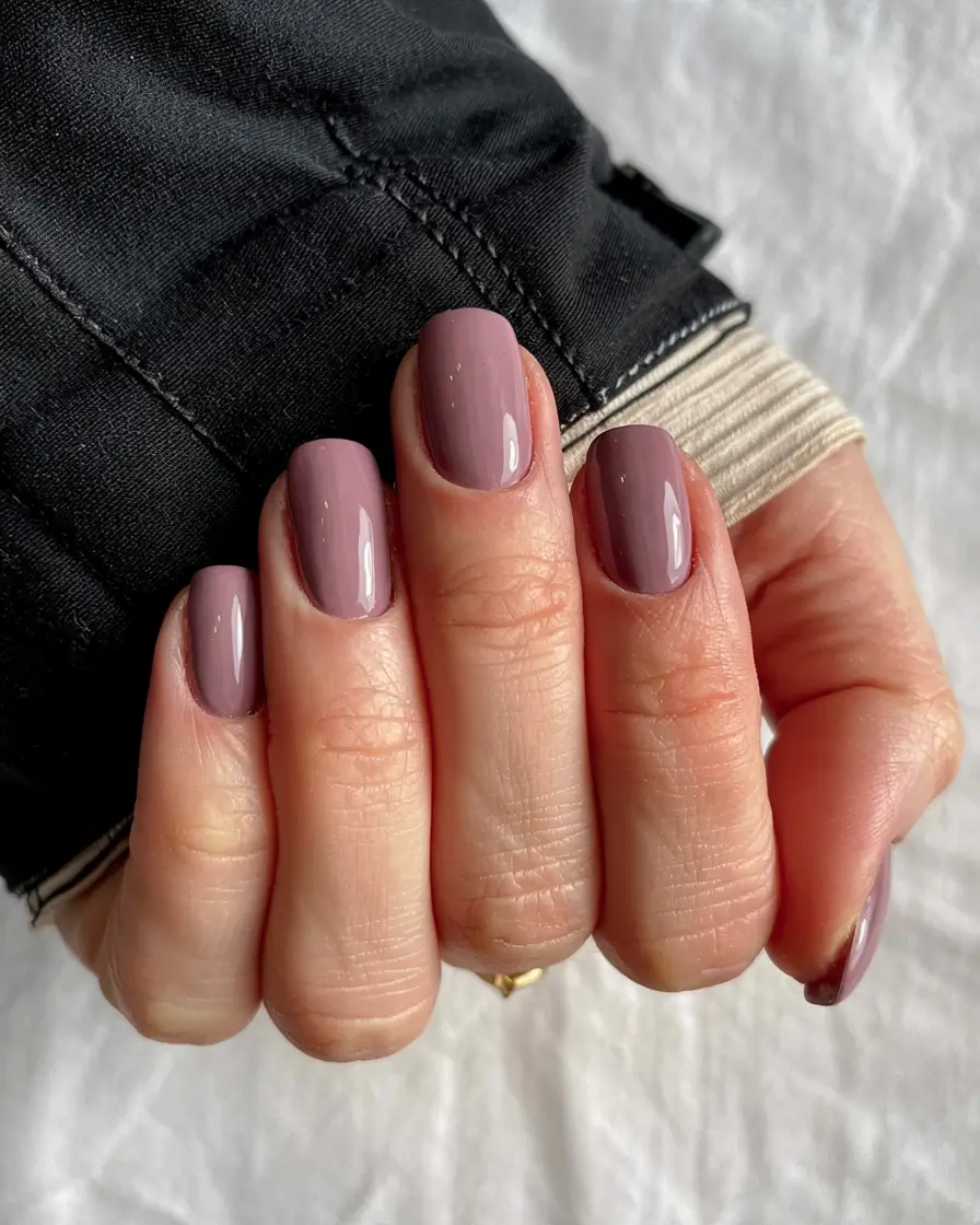 Best Fall & Winter Nail Colors Ideas 2025–2026 Smoky Taupe
