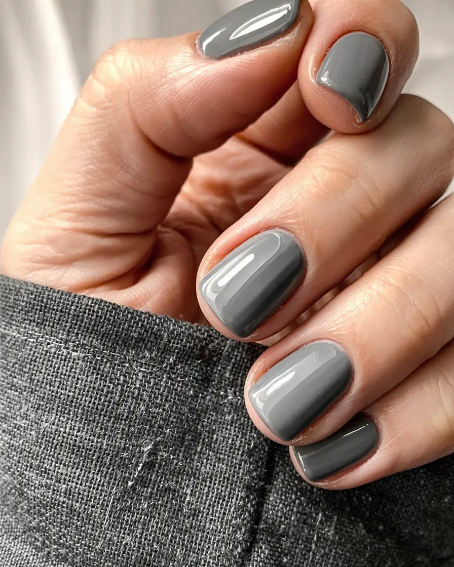 Best Fall & Winter Nail Colors Ideas 2025–2026 Smoky Gray Minimalism