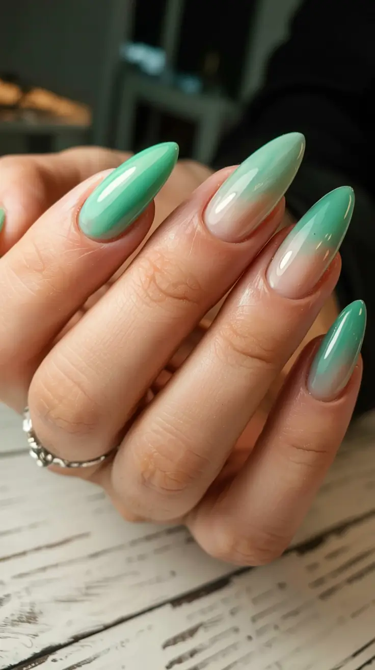 fall ombré nails 2025 Mint Fade
