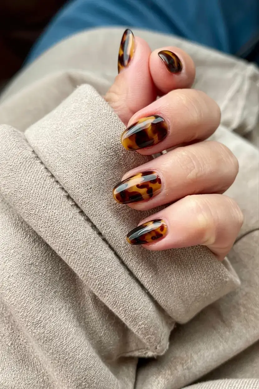 fall tortoiseshell nails 2025 Soft Golden Tortoiseshell