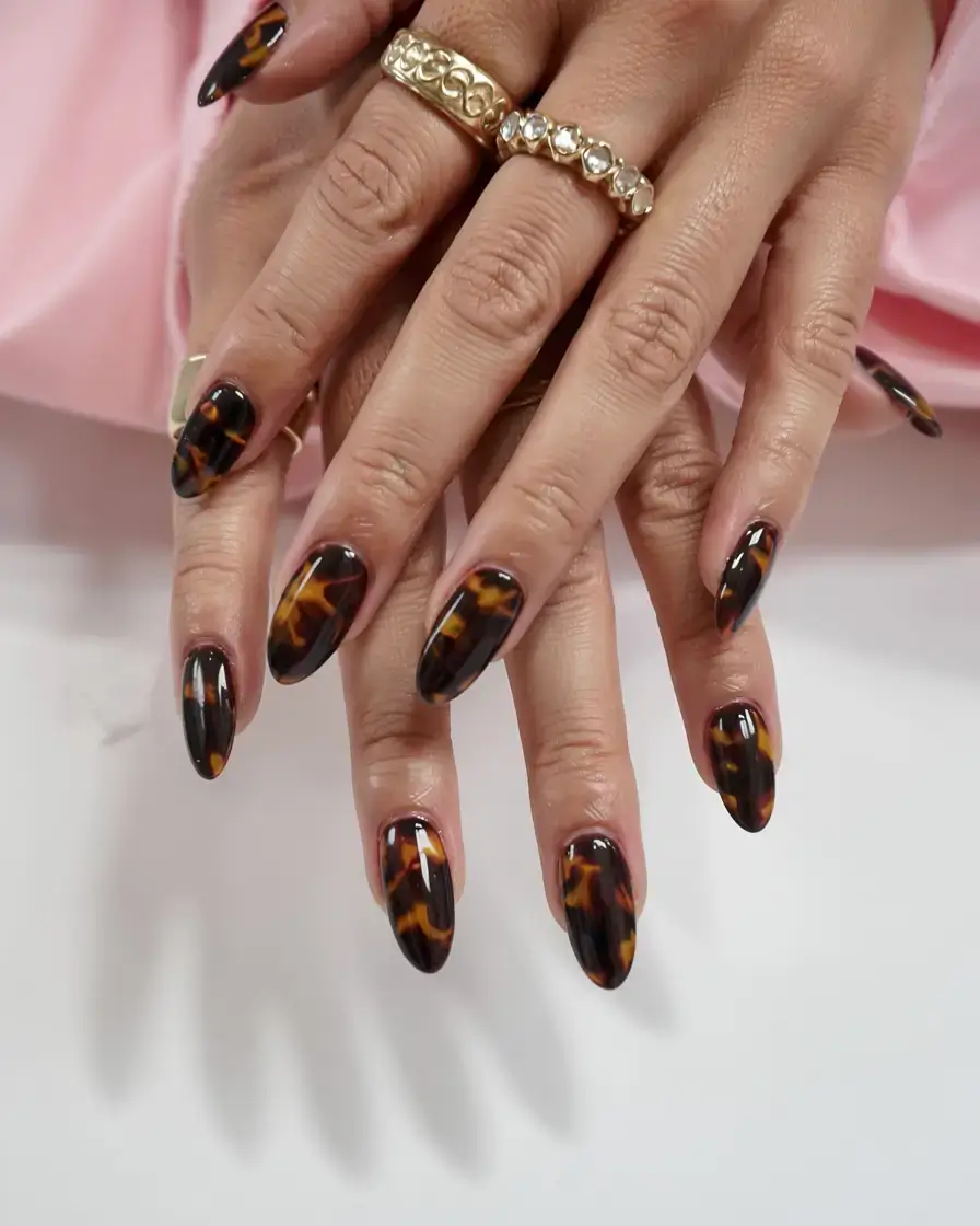 fall tortoiseshell nails 2025 Dark Luxe Tortoiseshell