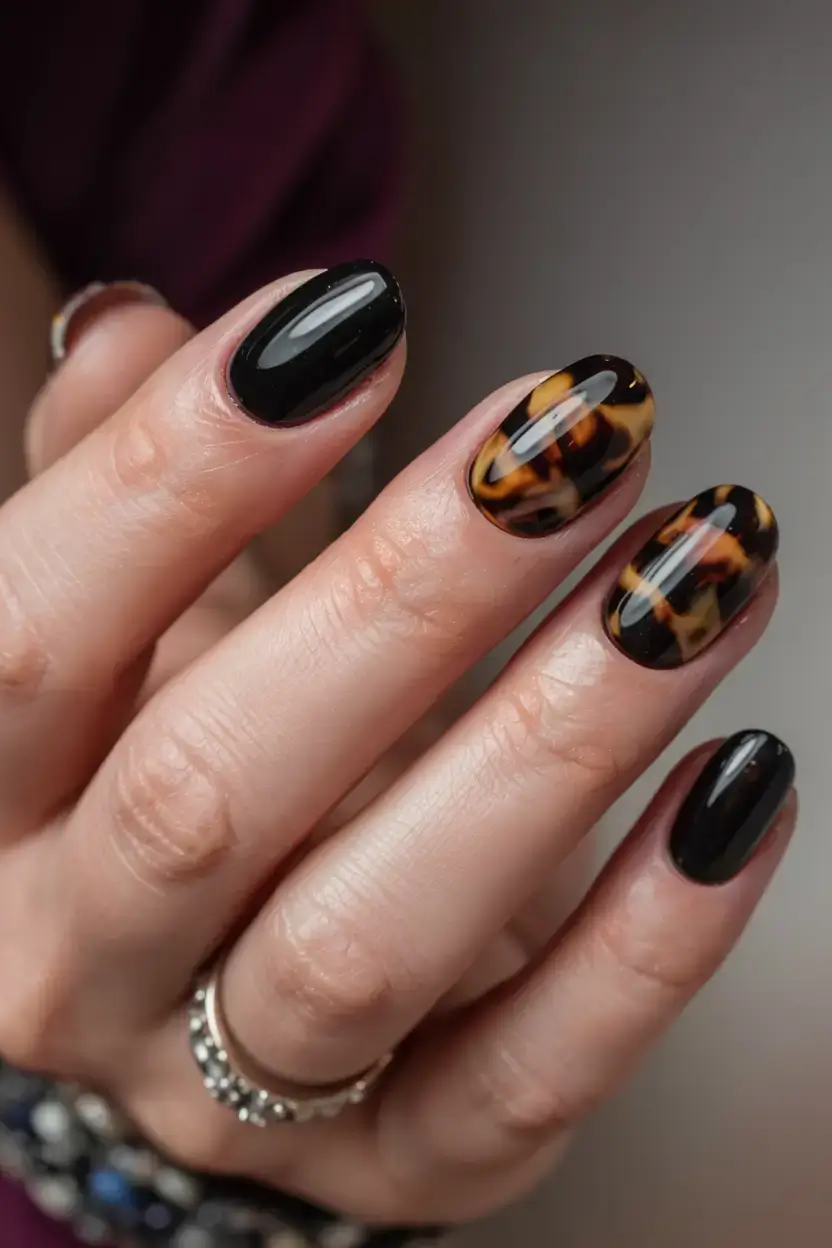 fall tortoiseshell nails 2025 Black and Tortoiseshell Mix