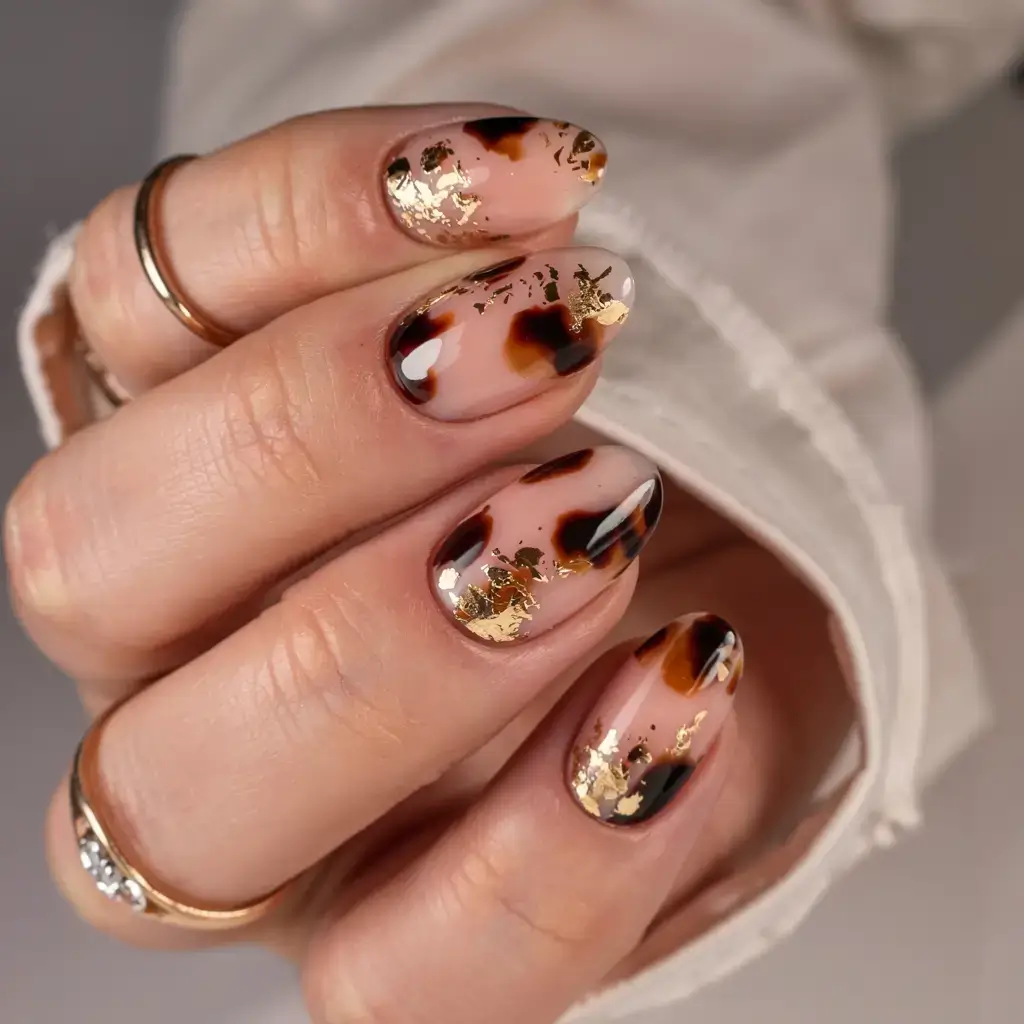 fall tortoiseshell nails 2025 Tortoiseshell with Gold Leaf