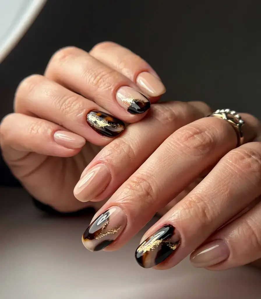 fall tortoiseshell nails 2025 Tortoiseshell with Golden Veins