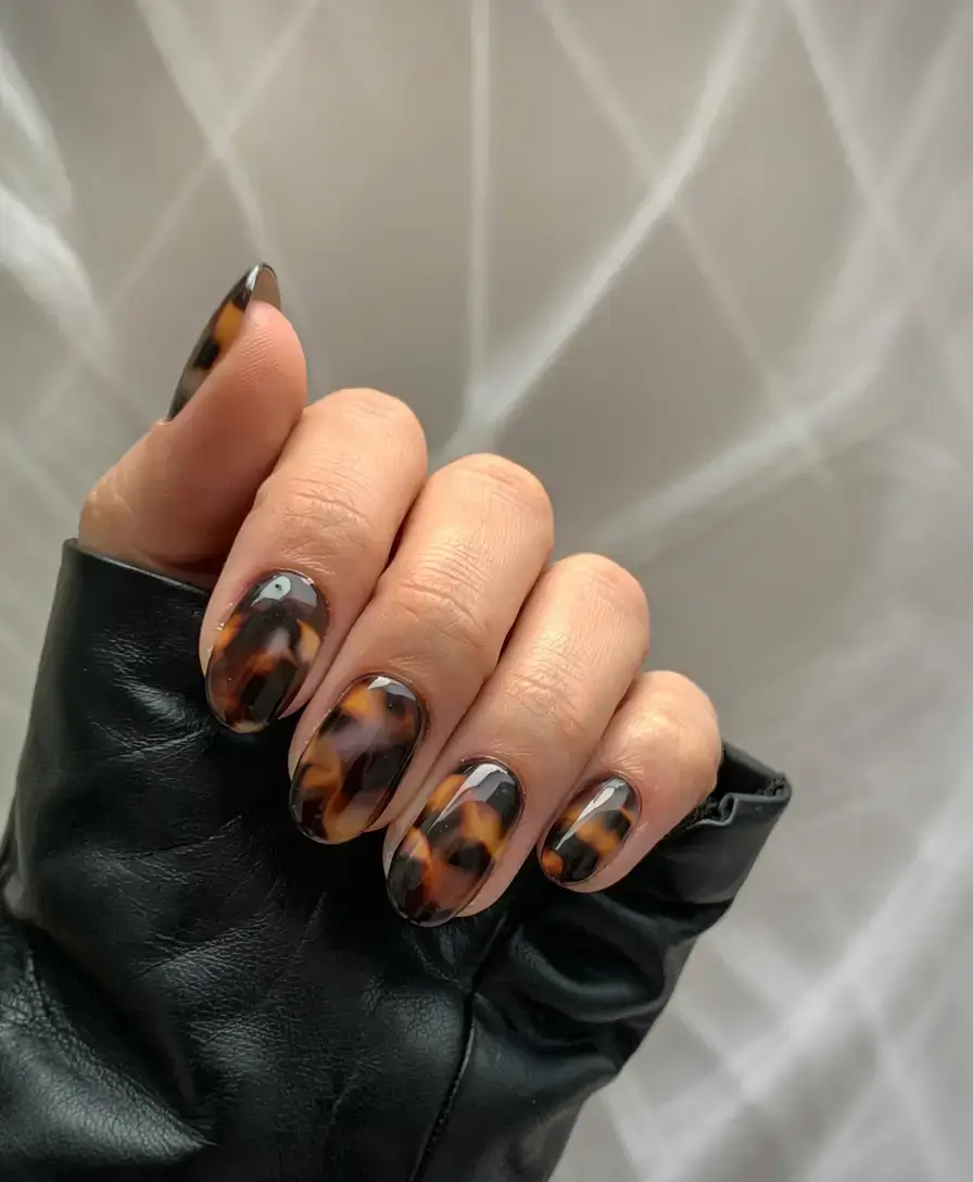fall tortoiseshell nails 2025 Darkened Autumn Tortoiseshell