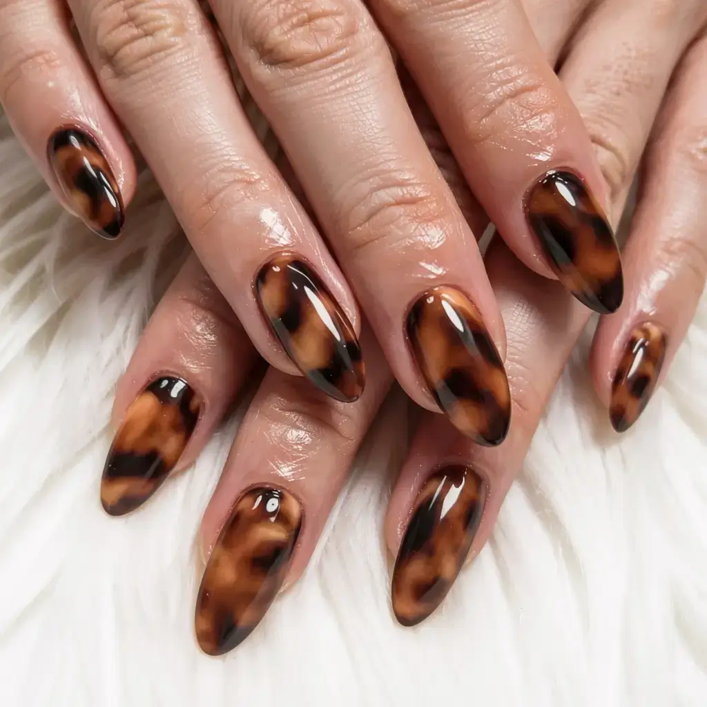 fall tortoiseshell nails 2025 Caramel-Dark Blend