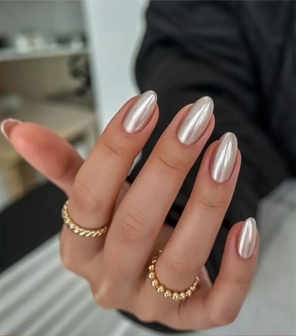almond nails and color ideas winter 2025 2026 Champagne Chrome Serenity