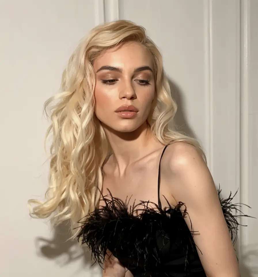 christmas party hairstyles ideas 2025 Hollywood Blonde Glam