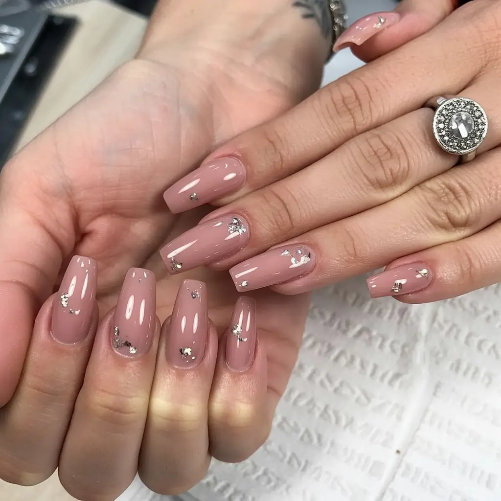 coffin nails and color ideas winter 2025 2026 Champagne Quartz Shine
