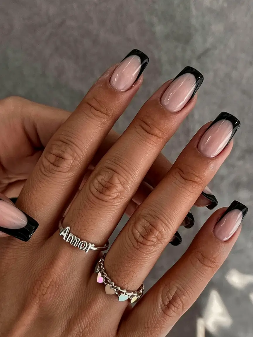 winter french tip nails 2025 2026 Square Noir Minimalism