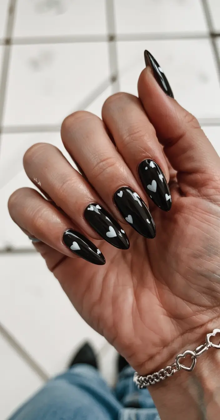 black nails 2026 In Love with Contrast
