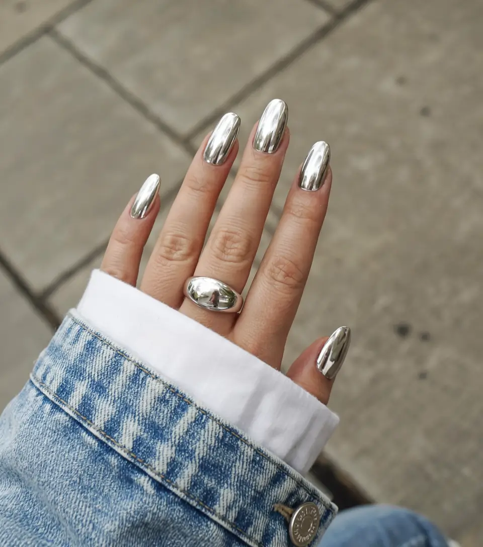 chrome nails 2026 Liquid Mirror Classic