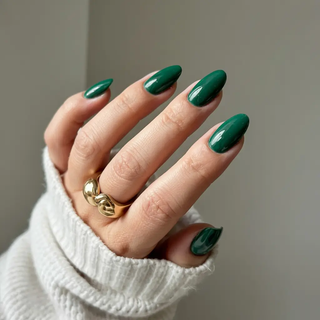 green nails 2026 Classic Emerald in Cozy Contrast
