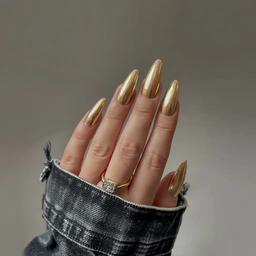 yellow nails 2026 Chrome Gold Claws for the Spotlight Hours