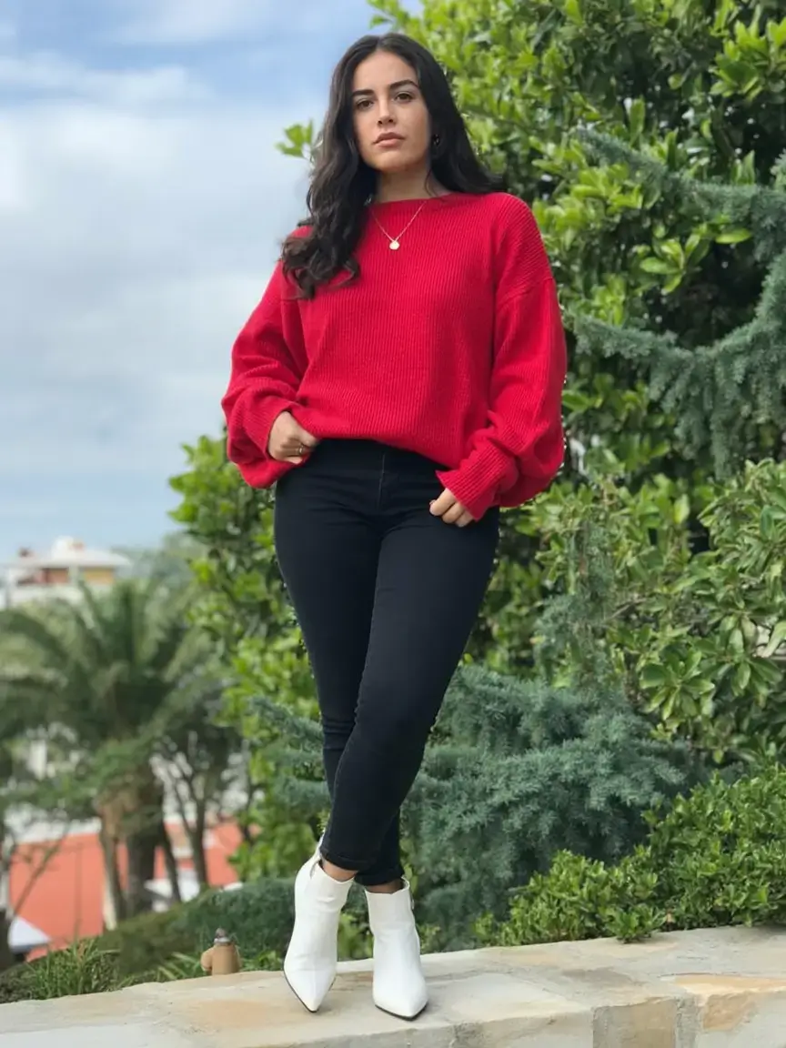 outfits ideas february 2026 Statement Red in a Simple Frame