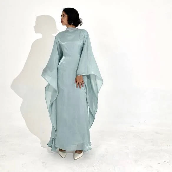 Flowy caftan maxi dress with wide sleeves and a V-neckline