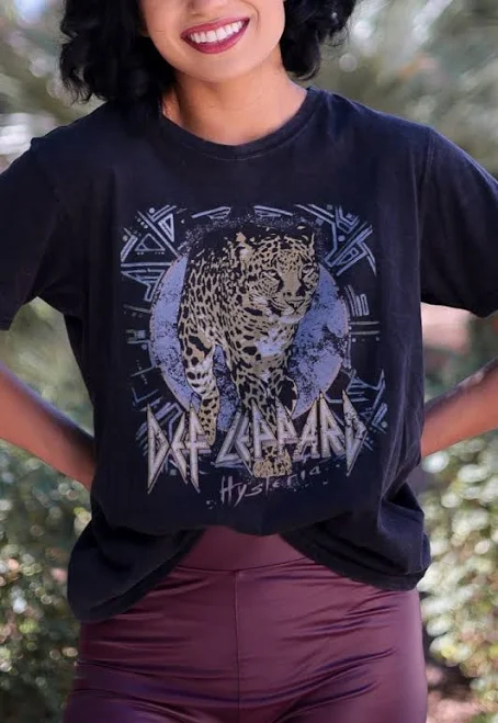 Def Leppard Graphic Band Tee