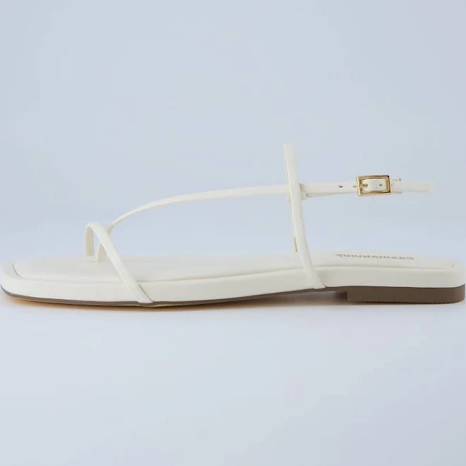 Flat strappy sandals with minimal design