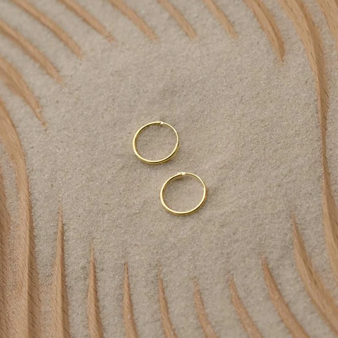 Caitlyn Minimalist 18K Gold Hoop Earrings