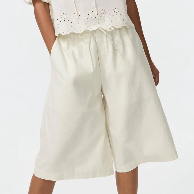 bottom UNIQLO Women's Linen Blend Culottes uniqlo.com/us $49.9