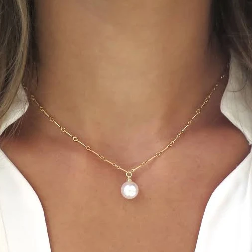 Dainty Gold Pearl Pendant Necklace