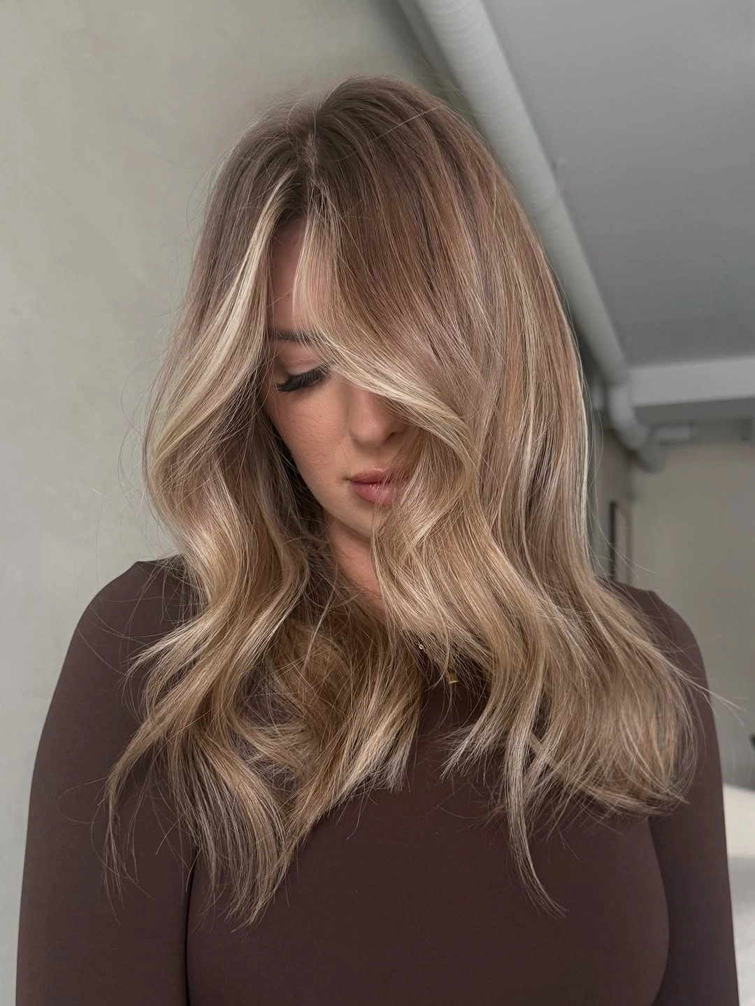 babylights hair ideas Soft Mushroom Blonde Babylights With Airy Waves