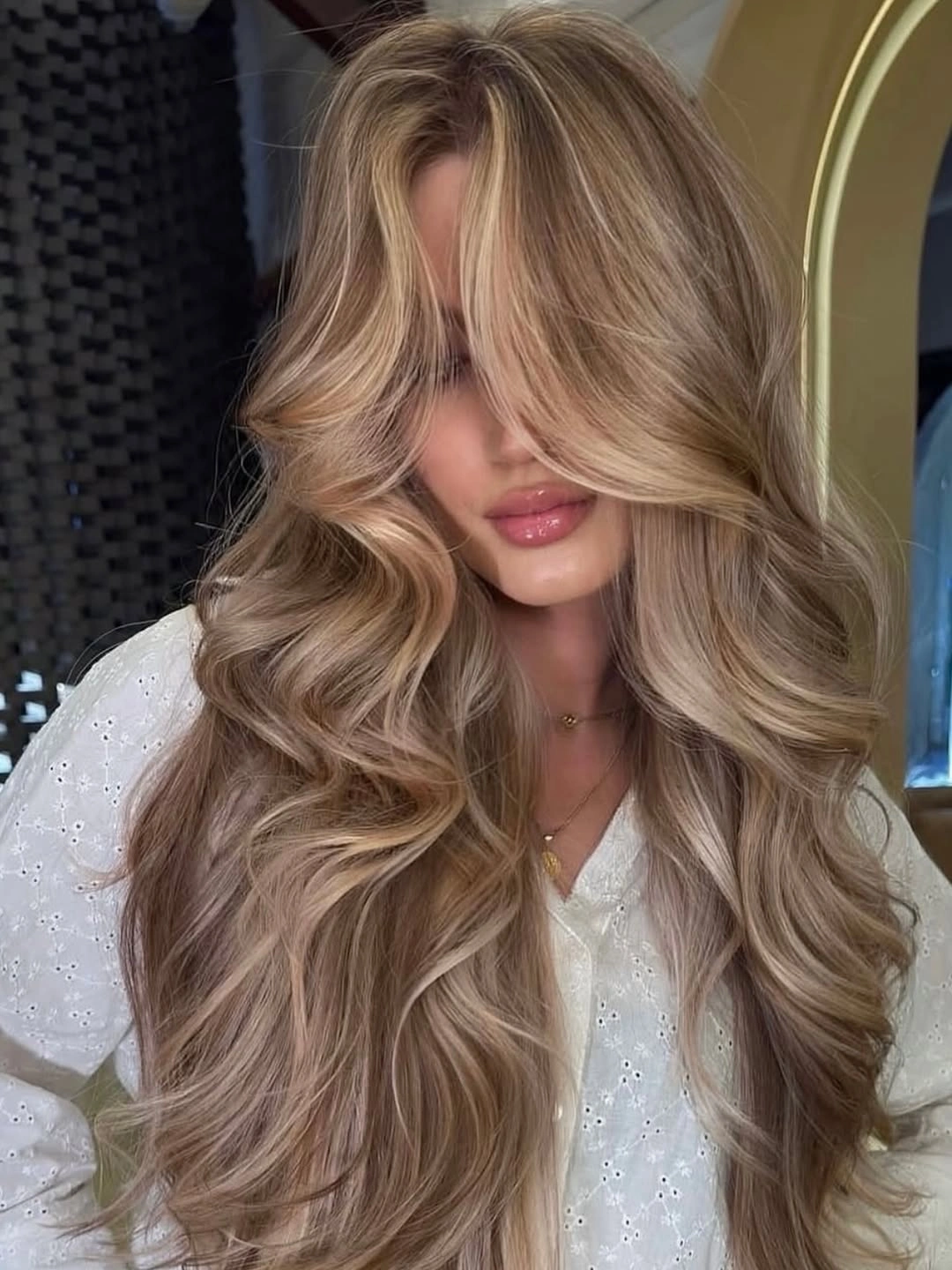 beige blond hair color Champagne Beige Blonde With Glamorous Hollywood Waves