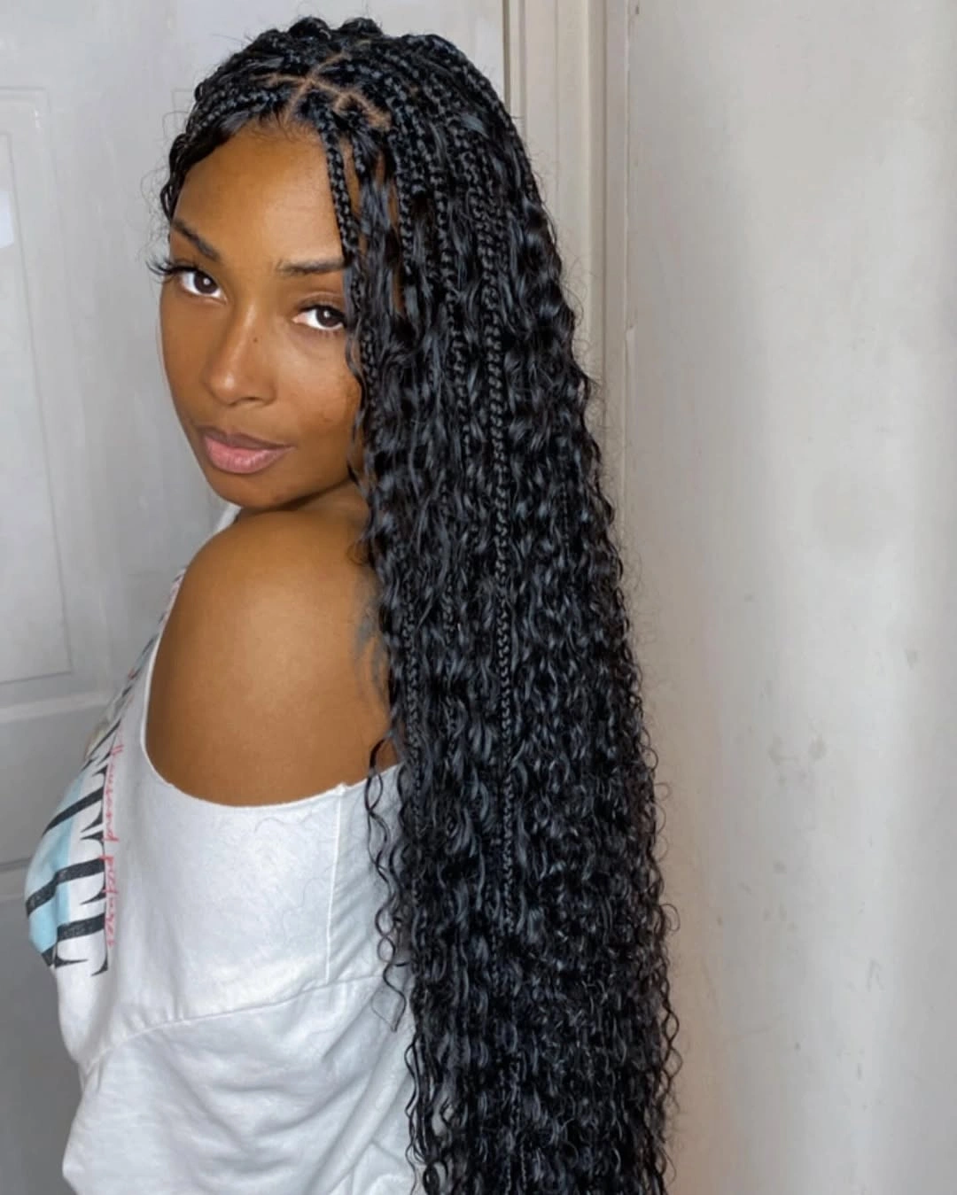 bora bora braids hairstyle Glossy Jet Black Texture With Knotless Movement