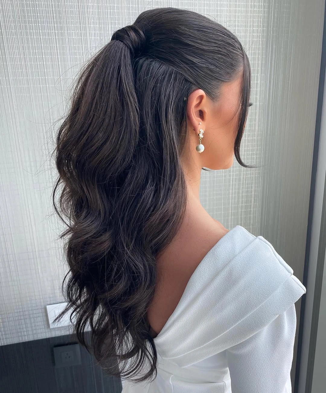 bridesmaid hairstyling Elegant High Ponytail With Soft Glam Waves