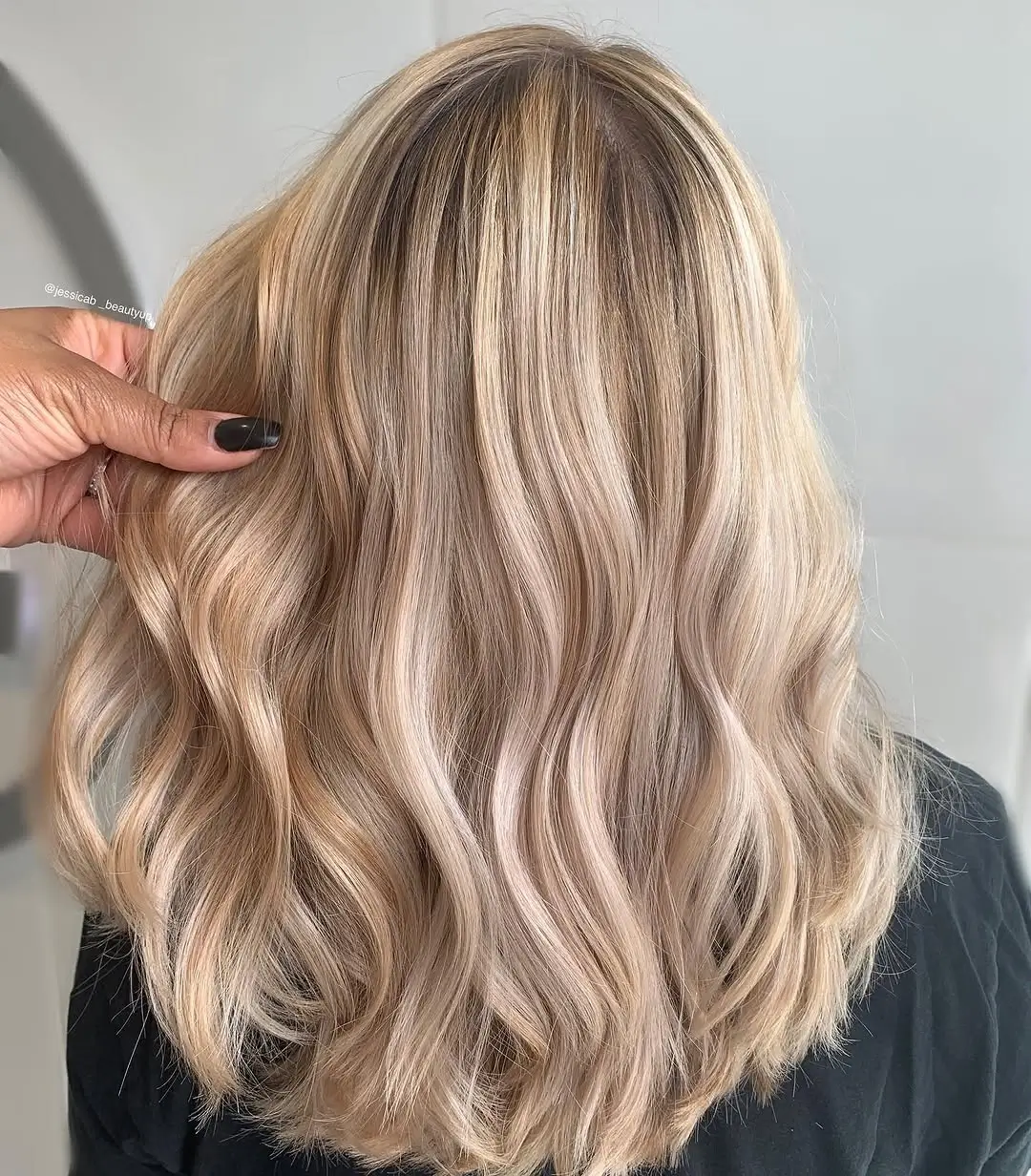 Fall blonde hair colour 2026 Soft Champagne Blonde With a Seamless Shadow Root