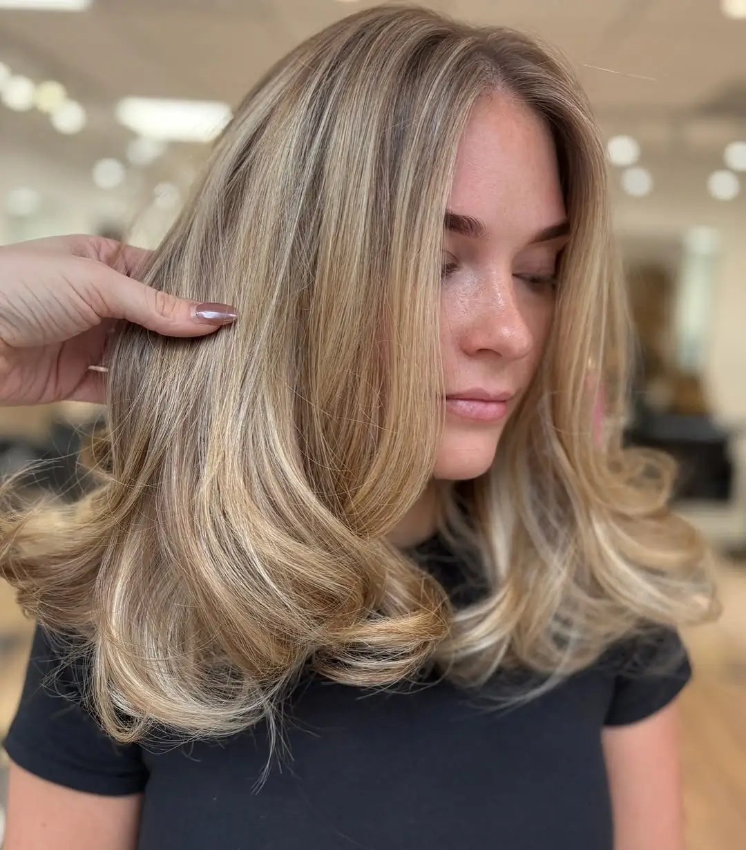 Fall blonde hair colour 2026 Creamy Beige Blonde With Soft Face-Framing Layers