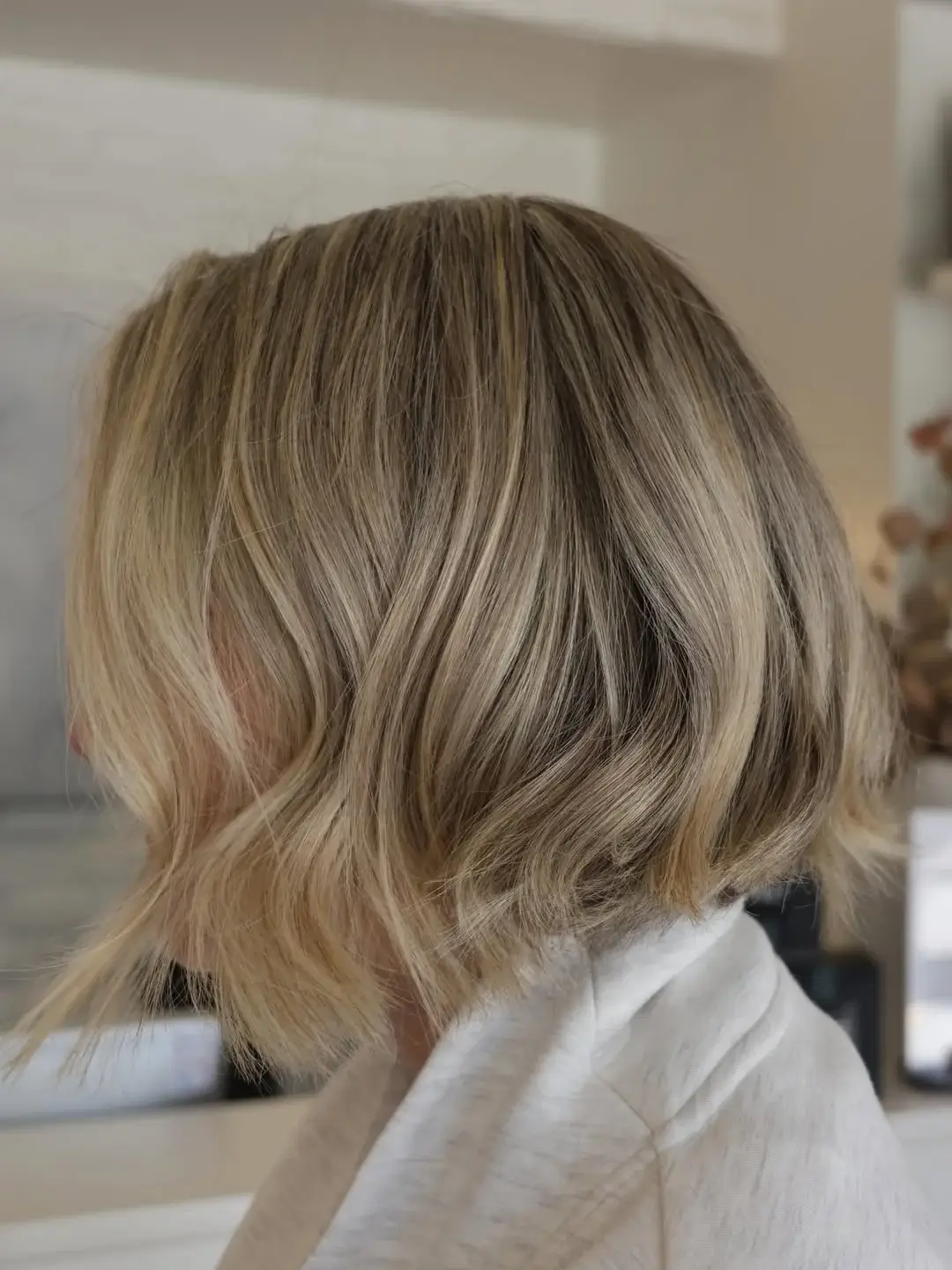 fall bob haircut ideas 2026 Soft Champagne Blonde Bob With Dimensional Waves