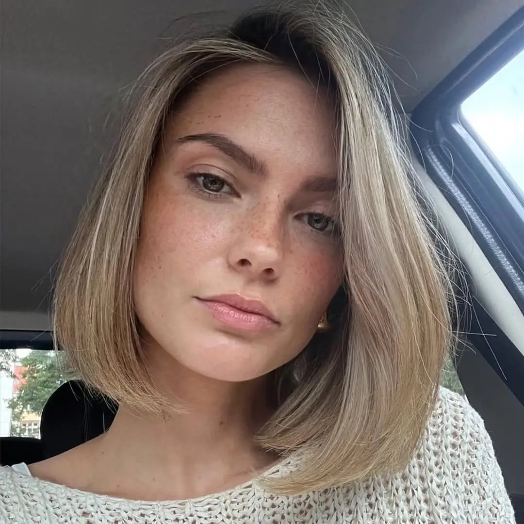 fall bob haircut ideas 2026 Champagne Blonde Blunt Bob With Soft Dimension